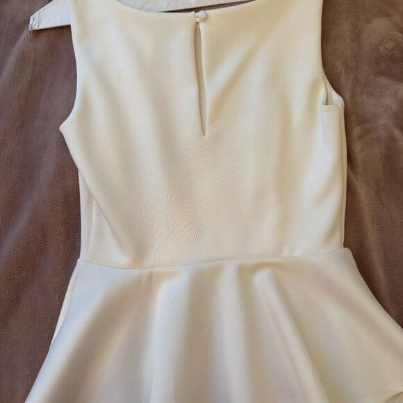 Bisou Bisou White Sleeveless Blouse - Picture 2 of 3